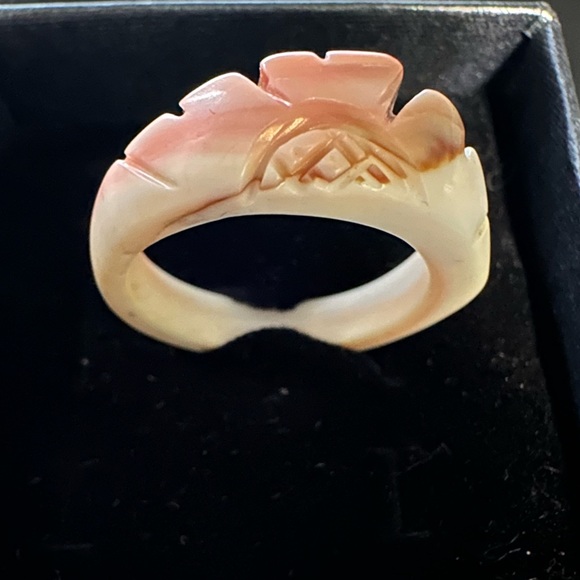 Bohemian Carved Leaf Shell Ring - Picture 3 of 9